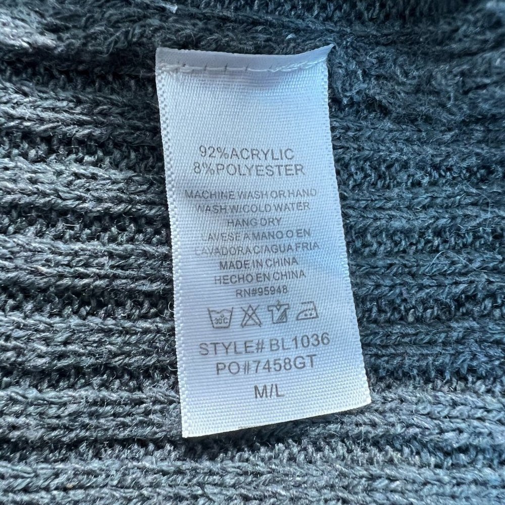 Women's Ribbed V-Neck Sweater - Gray - Picture 8 of 9